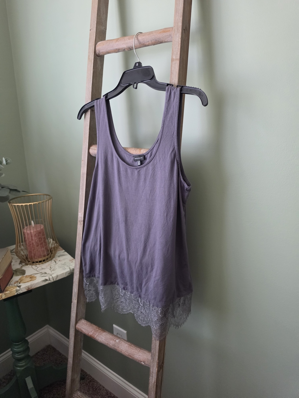 Buckle Black Lace-Hem Scoop Neck Camisole in Grey